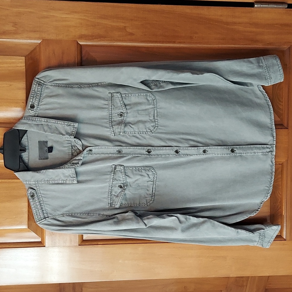 Universal Thread Gray Button Long Sleeve Shirt, Chest Pockets, Size Med Like New
